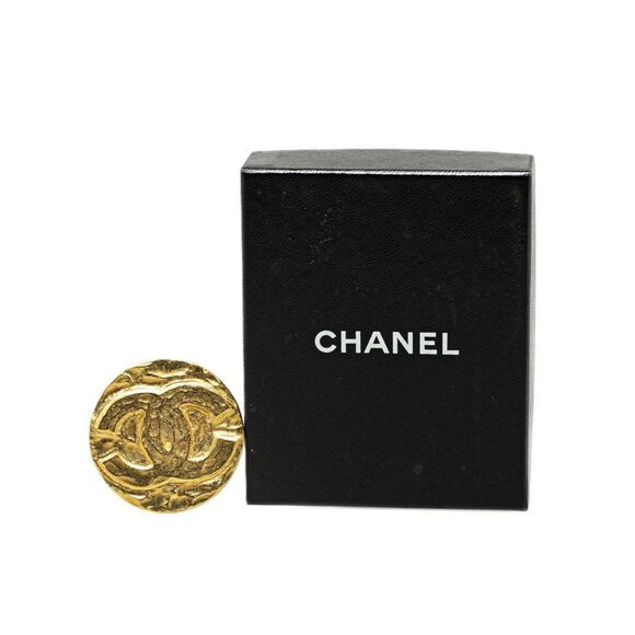 Pre Loved Chanel Vintage CC Button Women Gold Brooches - Picture 5 of 5